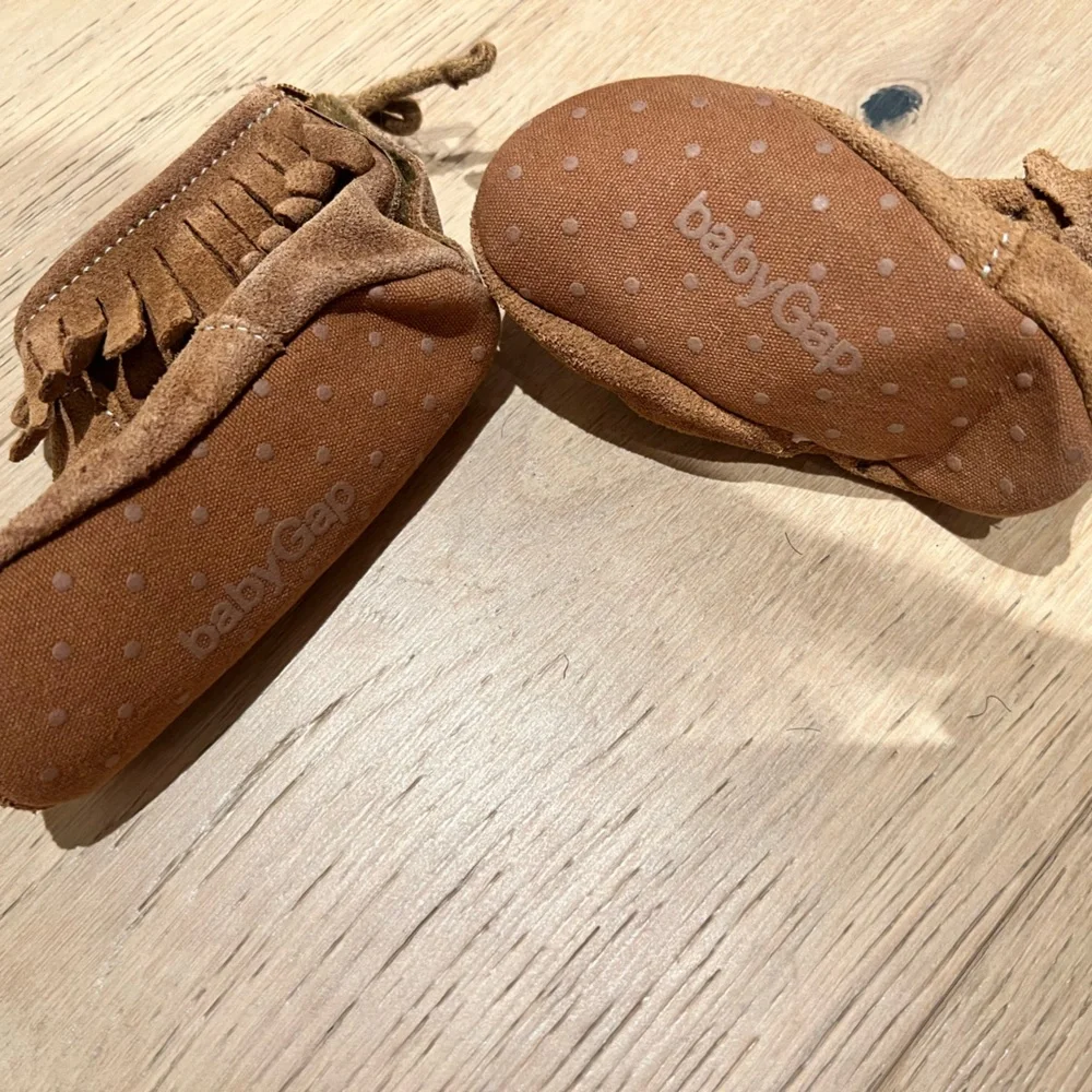 Babygap moccasins 6-12 months